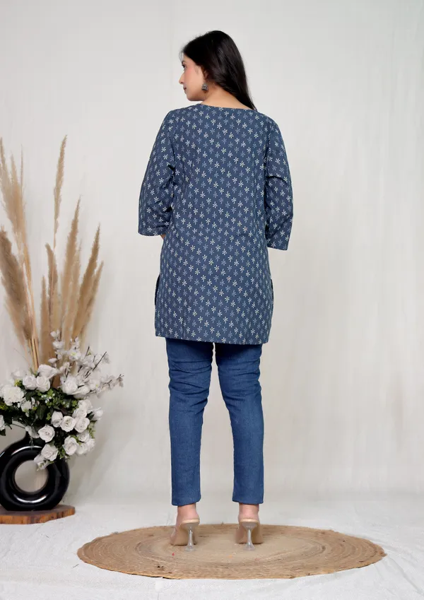 Blue_Cotton_Floral_Print_Straight_Kurta_For_Women