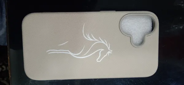 Sia_Beige_Horse_Design_Acrylic_Back_Cover_For_Iphone_16