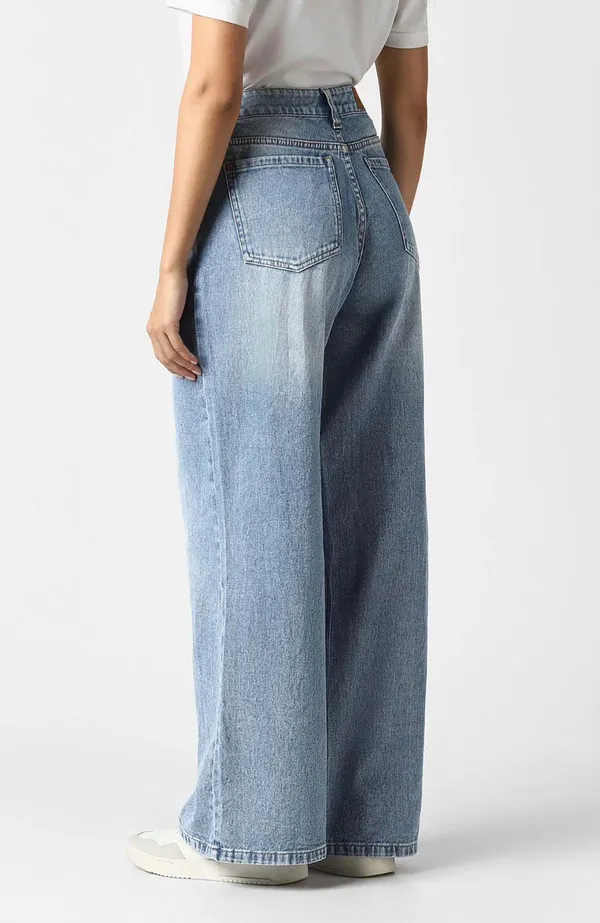 Straight_Fit_Jeans