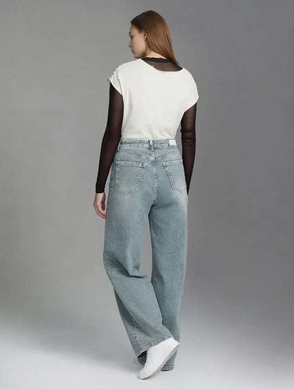 Light_Blue_Denim_Wide_Leg_Jeans_for_Women