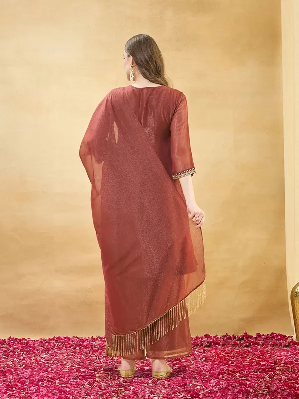 Maroon_Textured_Embroidered_Kurta_Set_for_Women