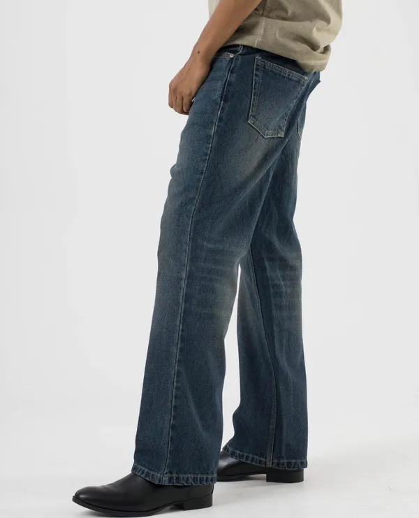 Straight_Fit_Jeans