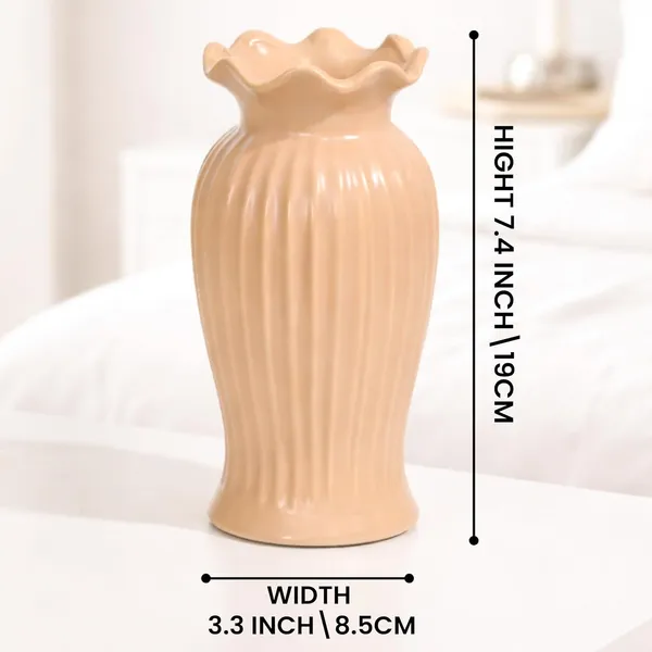 Ribbed_Ceramic_Premium_Vase_With_Wavy_Rim_For_Home_Decor