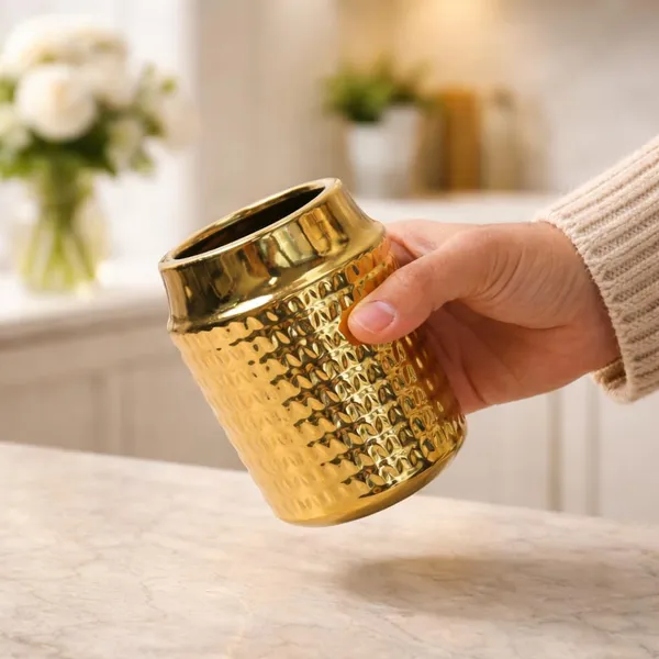 Ribbed_Ceramic_Premium_Vase_For_Home_Decor