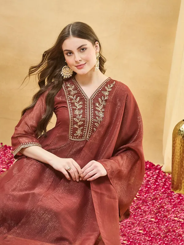 Maroon_Textured_Embroidered_Kurta_Set_for_Women
