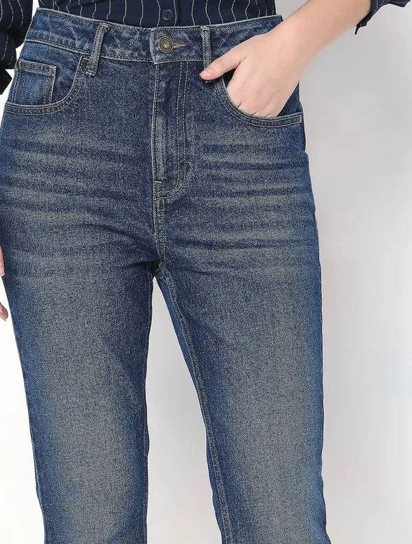 Blue_Denim_Straight_Fit_Jeans_for_Women