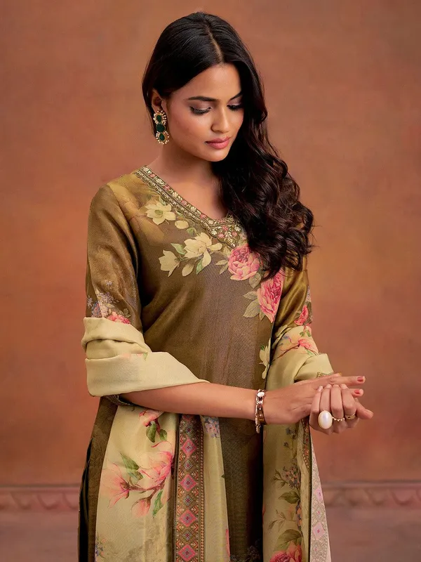 Olive_Floral_Print_Straight_Suit_Set_for_Women