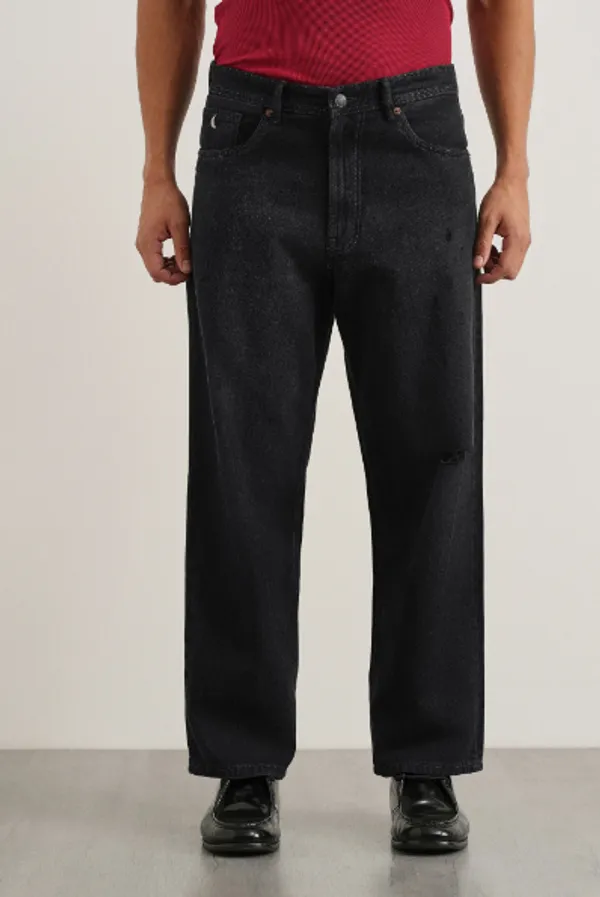 Black_Denim_Straight_Fit_Jeans_for_Women