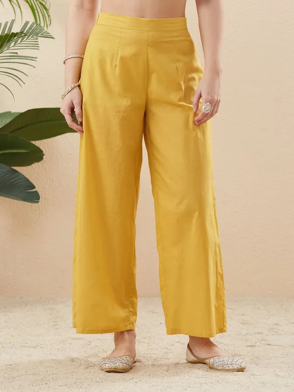 Straight_Fit_Jeans