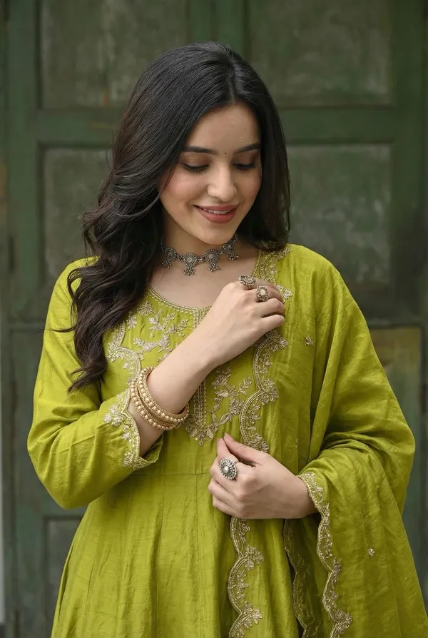 Embroidered_Kurta_Set