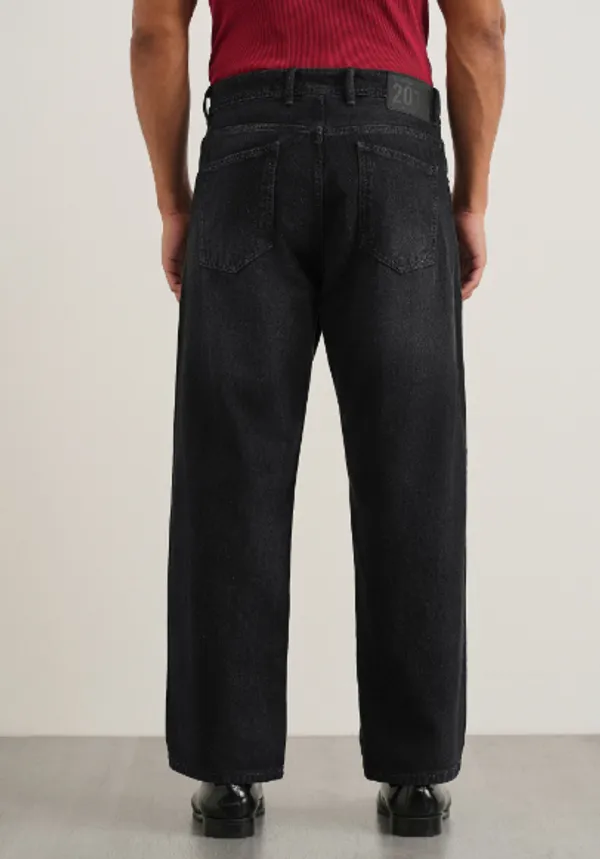 Black_Denim_Straight_Fit_Jeans_for_Women