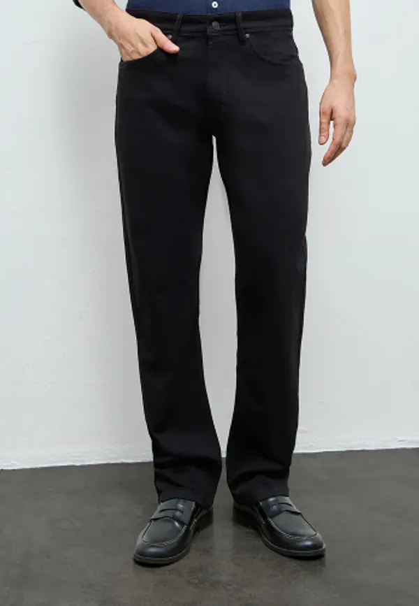 Black_Regular_Fit_Trousers_for_Men