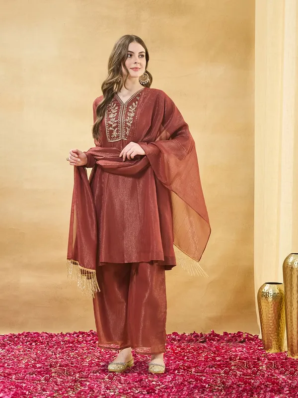 Maroon_Textured_Embroidered_Kurta_Set_for_Women