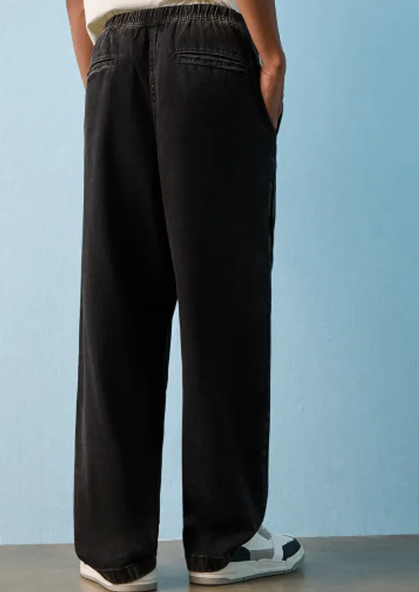 Black_Relaxed_Fit_Trousers_for_Men