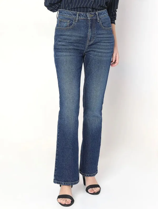 Blue_Denim_Straight_Fit_Jeans_for_Women
