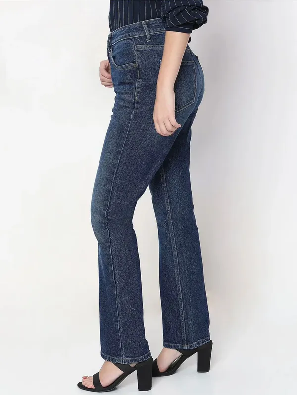 Blue_Denim_Straight_Fit_Jeans_for_Women
