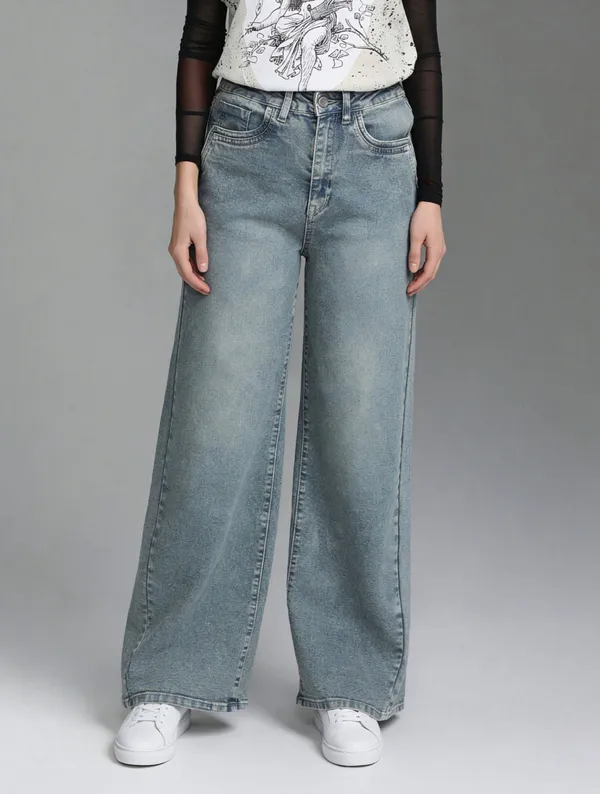 Light_Blue_Denim_Wide_Leg_Jeans_for_Women