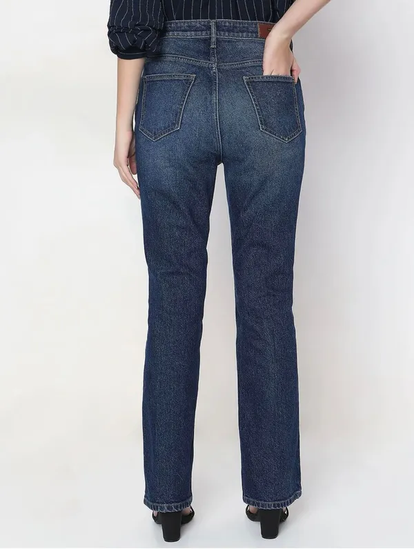 Blue_Denim_Straight_Fit_Jeans_for_Women