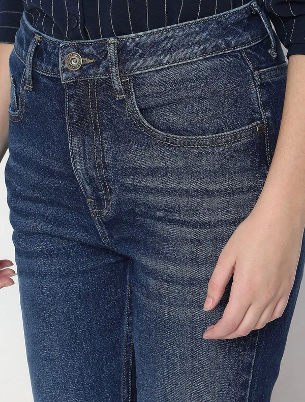 Blue_Denim_Straight_Fit_Jeans_for_Women