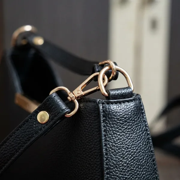 Pebbled_Leather_Crossbody_Elegant