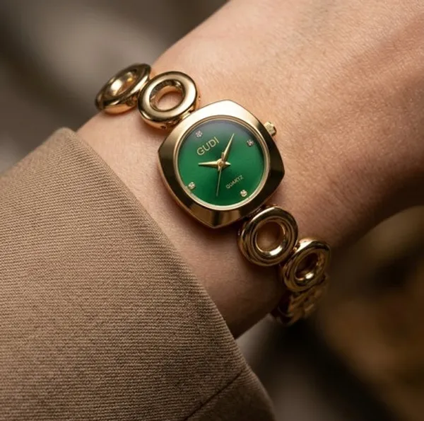 Nimi_House_Emerald_Orbit_Luxe_Gold_Bracelet_Watch_For_Women