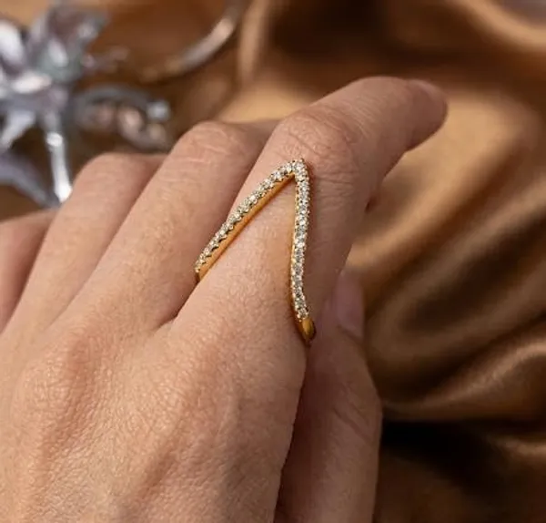 Nimi_House_Celeste_Crystal_Crossover_Gold_Ring_For_Women