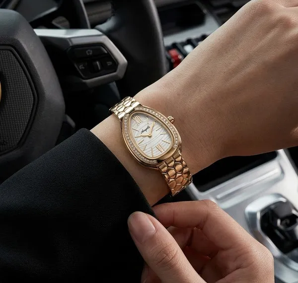 Nimi_House_Imperial_Oval_Crystal_Gold_Bracelet_Watch_For_Women
