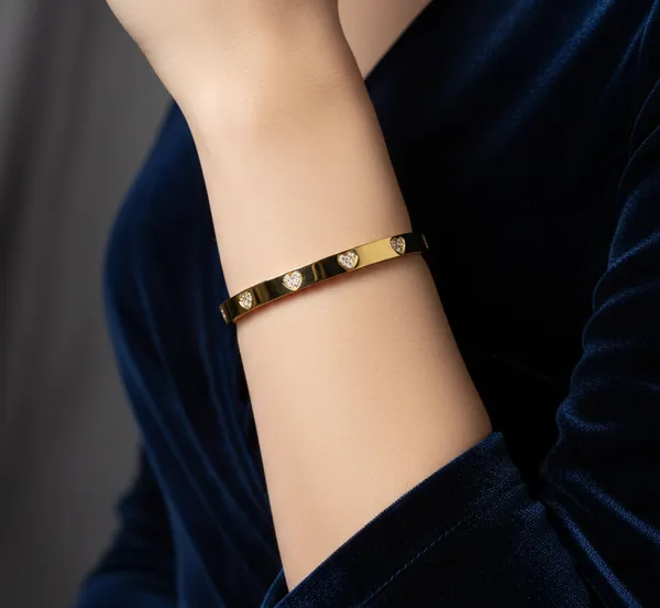 Radiant_Heart_Bangle_Bracelet