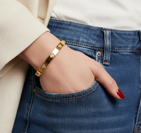 Radiant_Heart_Bangle_Bracelet
