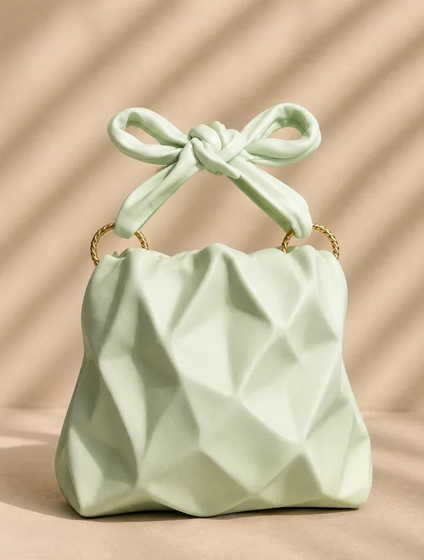 Elegant_Handbag_Combines_Luxury,_Durability,_And_Everyday_Comfort