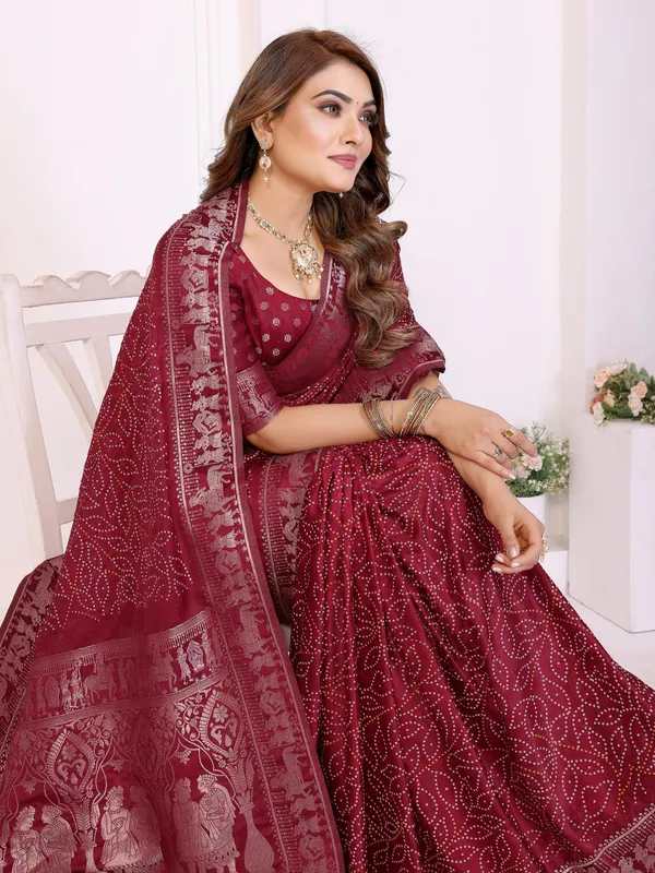 Handpicked_Lite_Weight_Soft_Satin_Silk_Bandhej_Print_Sarees_With_Allover_Zari_Weaving_Border_Design_And_Having_Rich_Pallu
