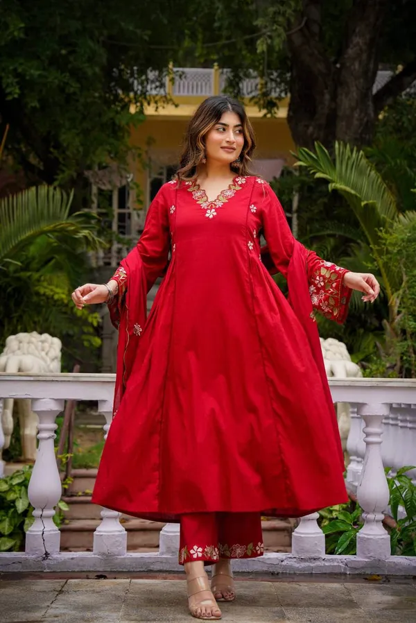 Women’s_Red_Floral_Embroidered_Kurta_Pant_Set_with_Dupatta