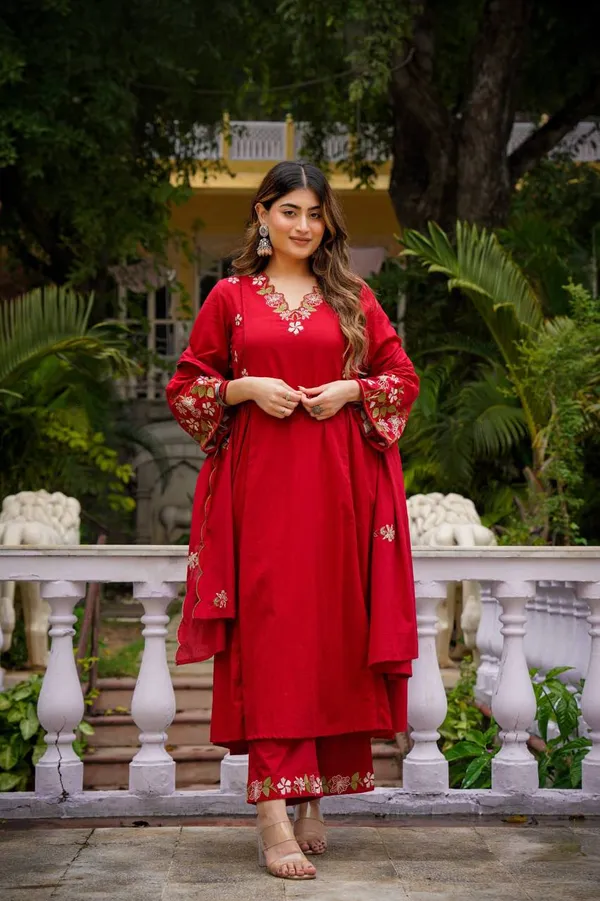 Women’s_Red_Floral_Embroidered_Kurta_Pant_Set_with_Dupatta