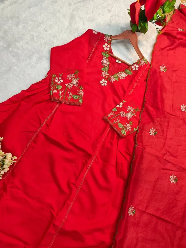 Women’s_Red_Floral_Embroidered_Kurta_Pant_Set_with_Dupatta