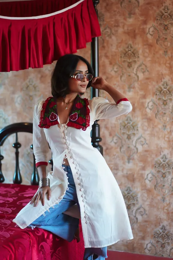 Women’s_White_Embroidered_Floral_Collar_Longline_Kurti_Top_–_Stylish_Casual_Ethnic_Wear