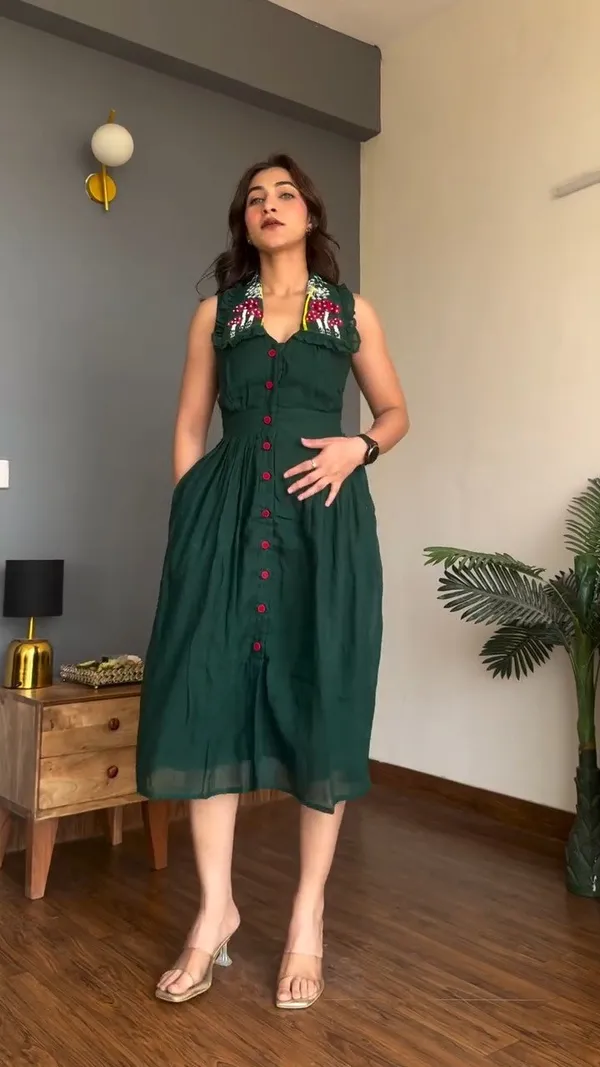 Women’s_Green_Embroidered_Floral_Collar_Longline_Kurti_Top