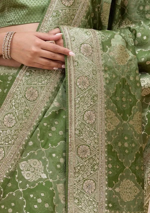 Leaf_Green_Zariwork_Silver_Art_Silk_Silk_Saree