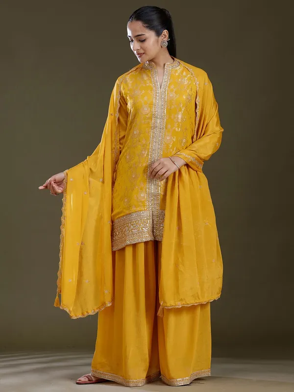 Yellow_Zariwork_Gold_Chinon_Readymade_Salwar_Suit