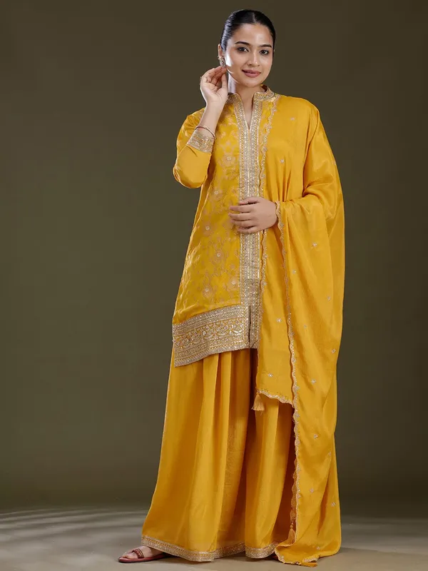 Yellow_Zariwork_Gold_Chinon_Readymade_Salwar_Suit