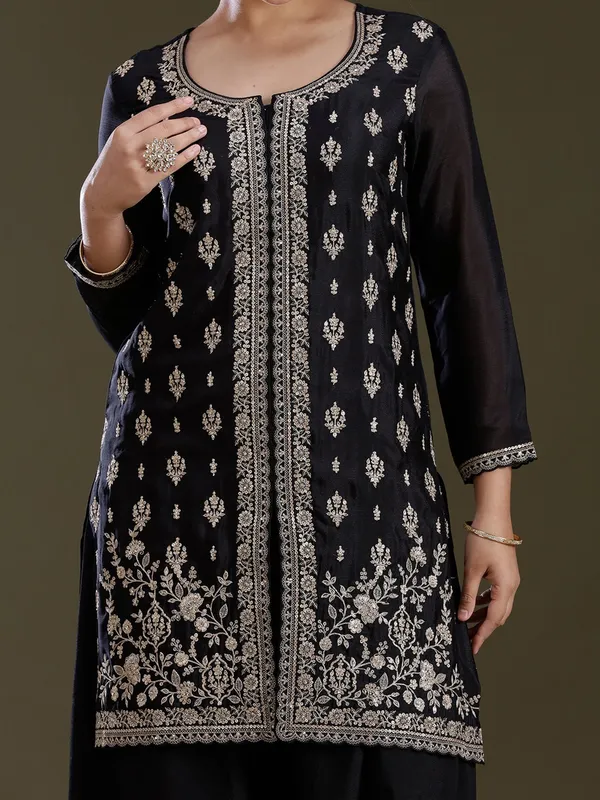 Black_Zariwork_Gold_Chinon_Readymade_Salwar_Suit