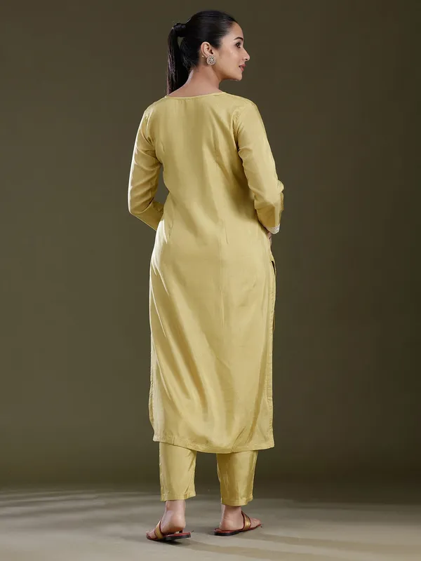 Leaf_Green_Threadwork_Dola_Silk_Readymade_Salwar_Suit