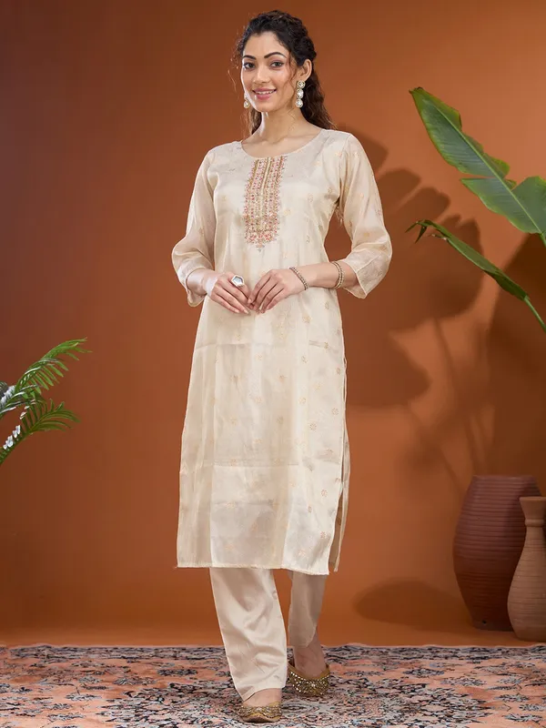 Cream_Threadwork_Brocade_Readymade_Salwar_Suit