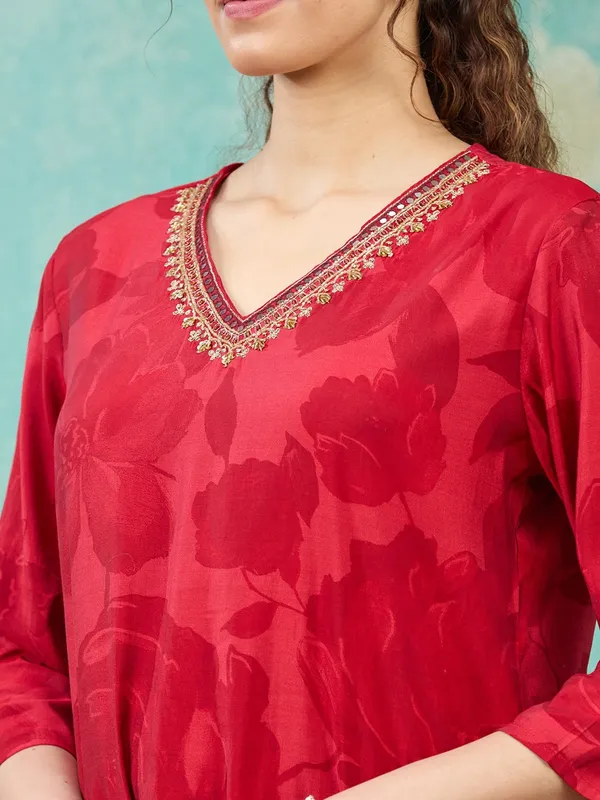 Red_Threadwork_Satin_Readymade_Salwar_Suit