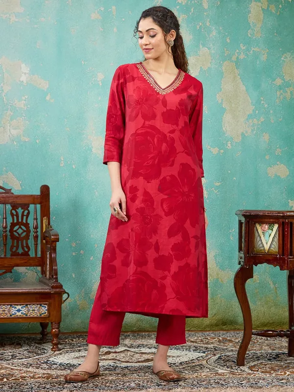 Red_Threadwork_Satin_Readymade_Salwar_Suit
