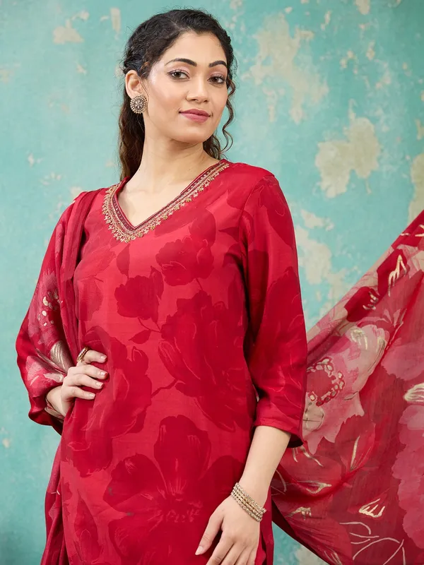 Red_Threadwork_Satin_Readymade_Salwar_Suit