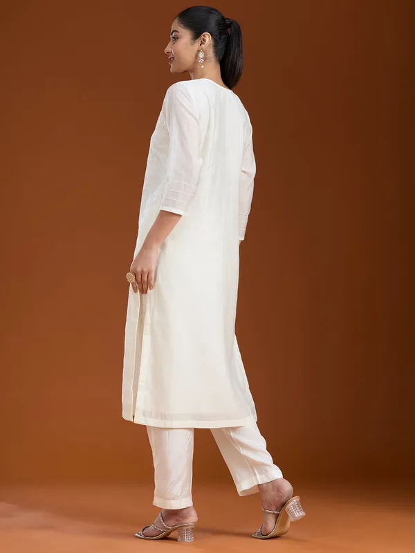 Cream_Threadwork_Chanderi_Readymade_Salwar_Suit