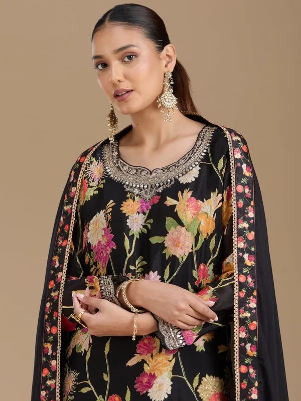 Black_Threadwork_Georgette_Readymade_Salwar_Suit