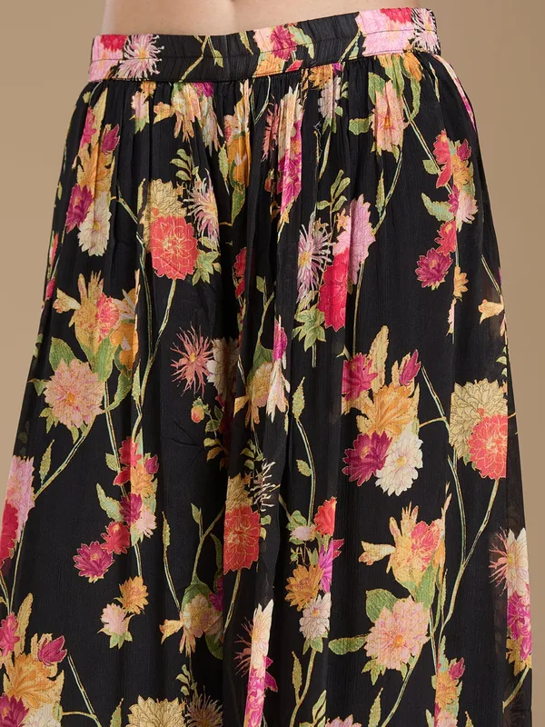 Black_Threadwork_Georgette_Readymade_Salwar_Suit