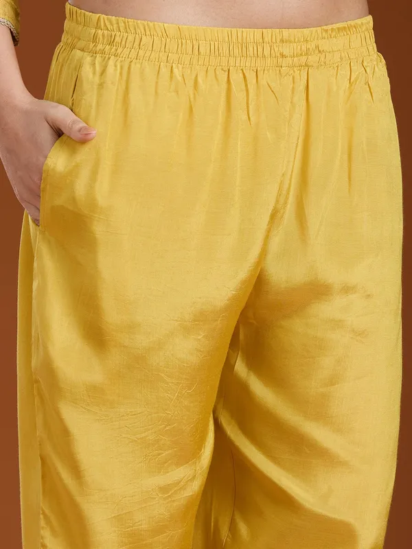 Mehandi_Green_Threadwork_Soft_Raw_Silk_Readymade_Salwar_Suit