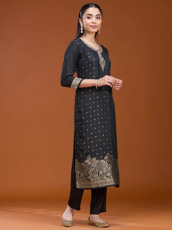 Black_Sequins_Dola_Silk_Readymade_Salwar_Suit